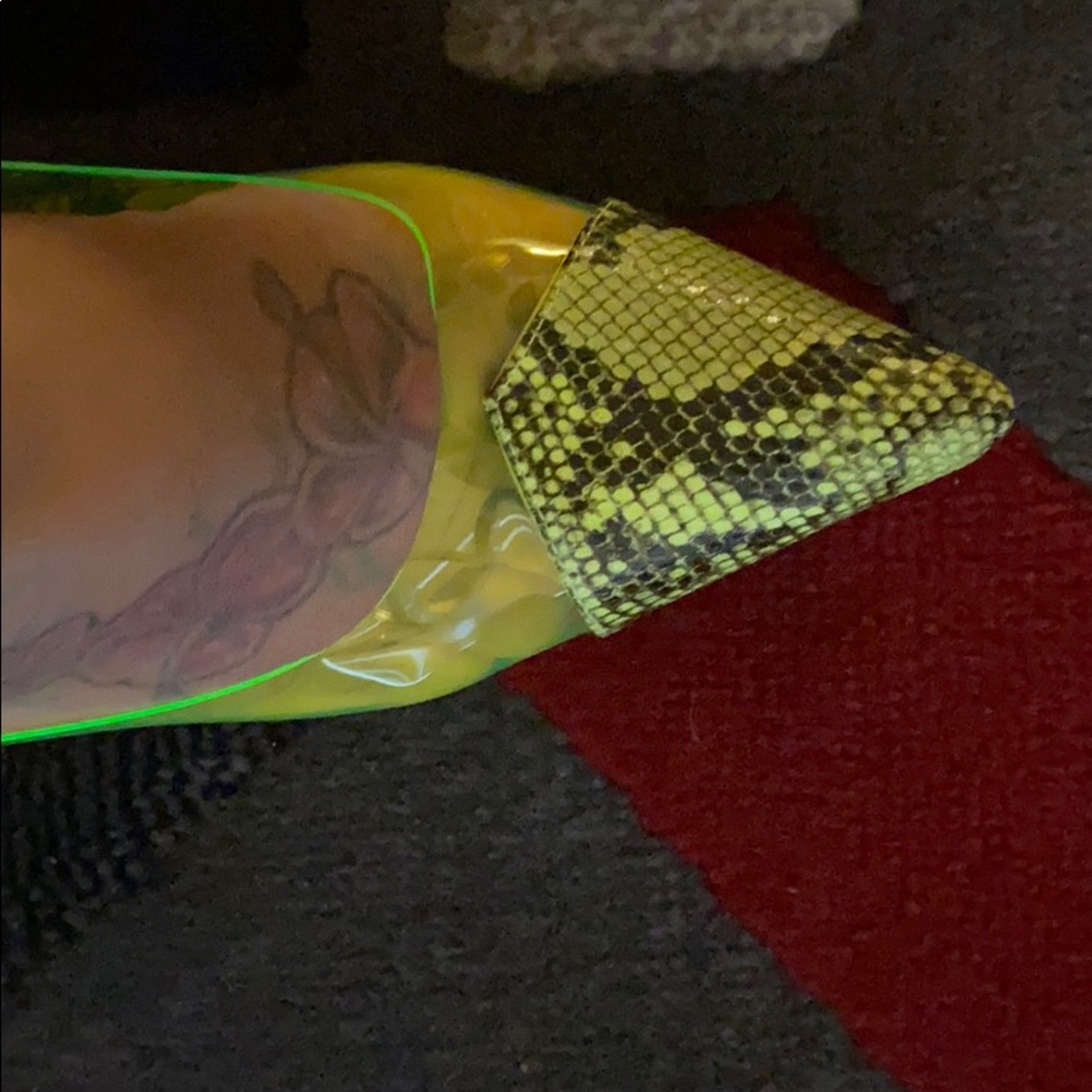 Sz 8.5 HP🎉Cape Robbin Neon Green Snakeskin Pumps - Picture 6 of 8